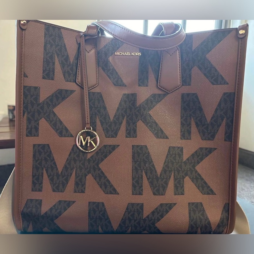 NEW Michael Kors MAPLE XL Large Black Tan Brown PVC Leather Logo NS Tote
